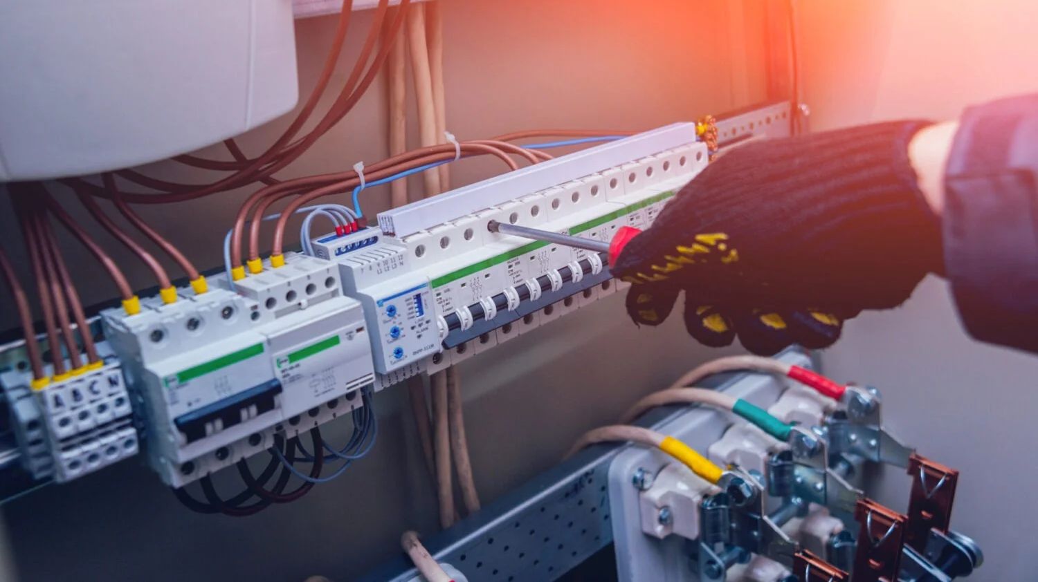 Professionella eltjänster för BRFer och fastigheter