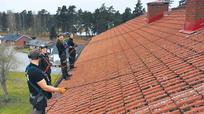 Skyddar tak och fasad med professionell vård